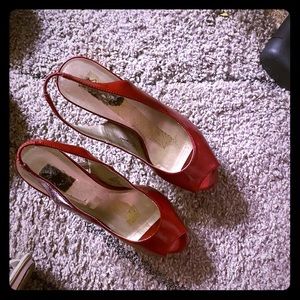 City Streets red platform pump size 7